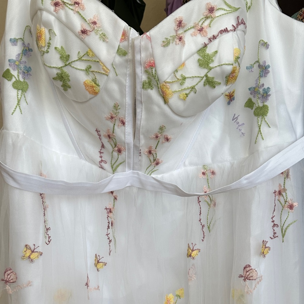Floral Embroidered White Dress - Picture 2 of 7